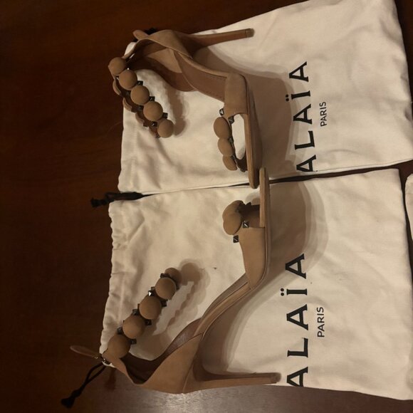 Alaïa's 'La Bombe' studded beige sandals - size IT40 (9.5) - Picture 6 of 9